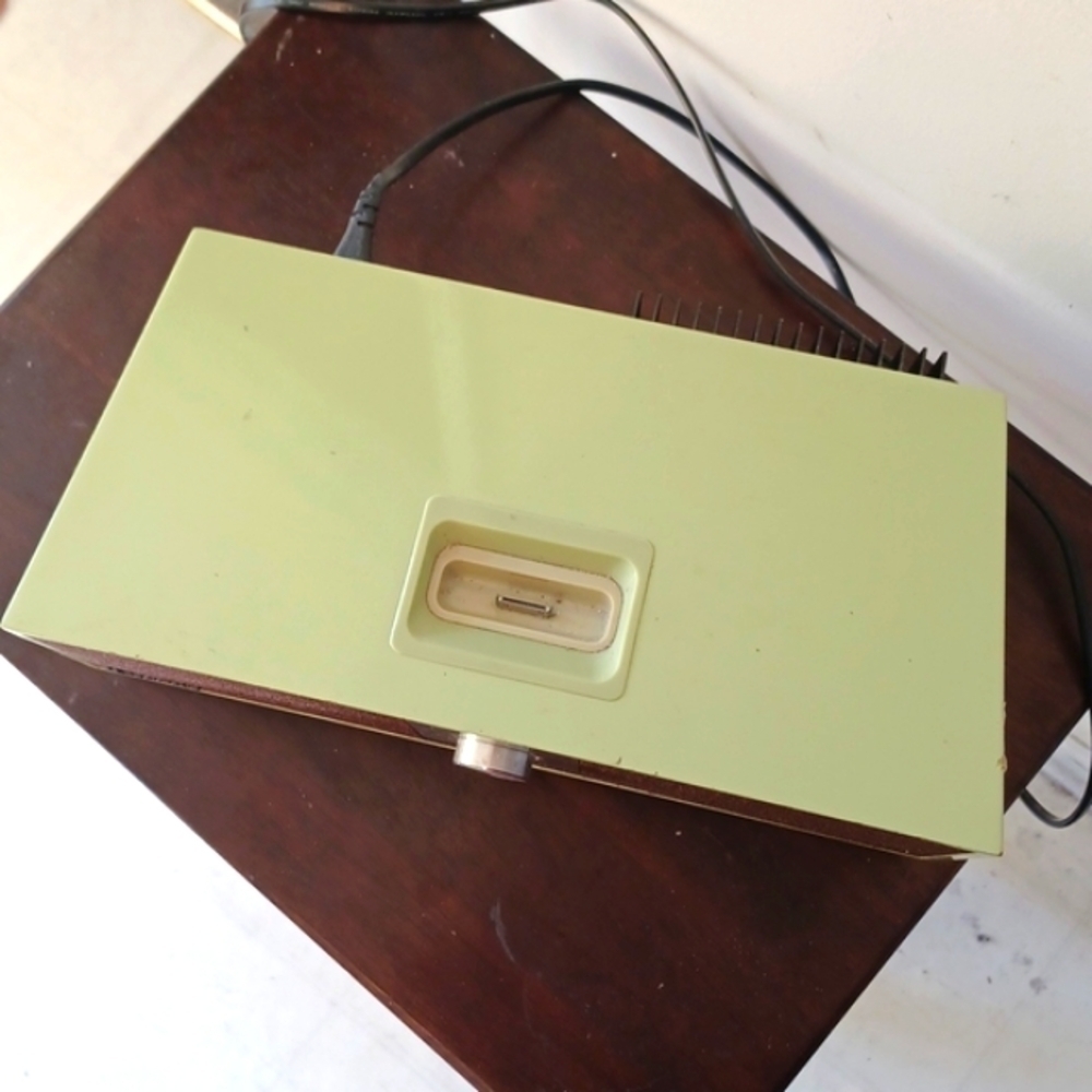 𝅺Specktone Retro iPod Docking Station - Picture 6 of 12